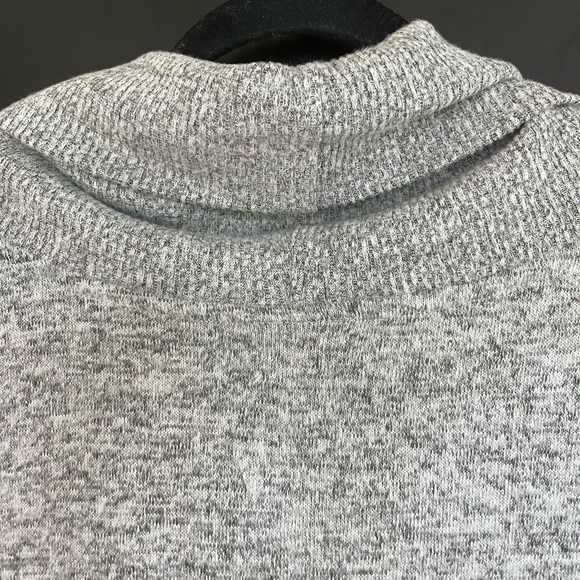 Gray Lounge Set - Picture 6 of 15